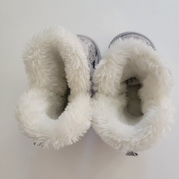 Knit booties faux sherpa, 5" outside sole length, great condition - Picture 3 of 13